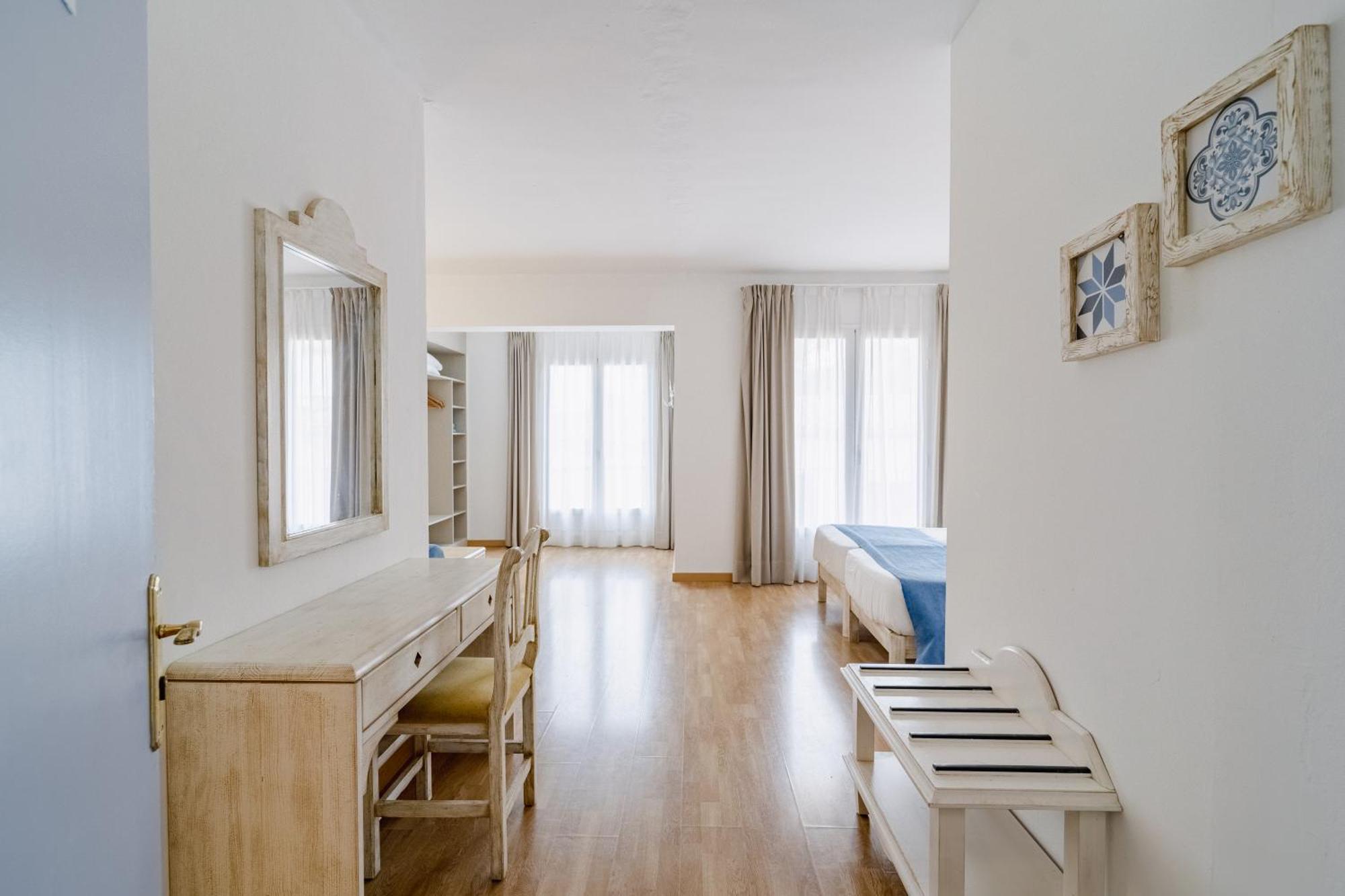 Hostal Hpc Porto Colom Eksteriør billede