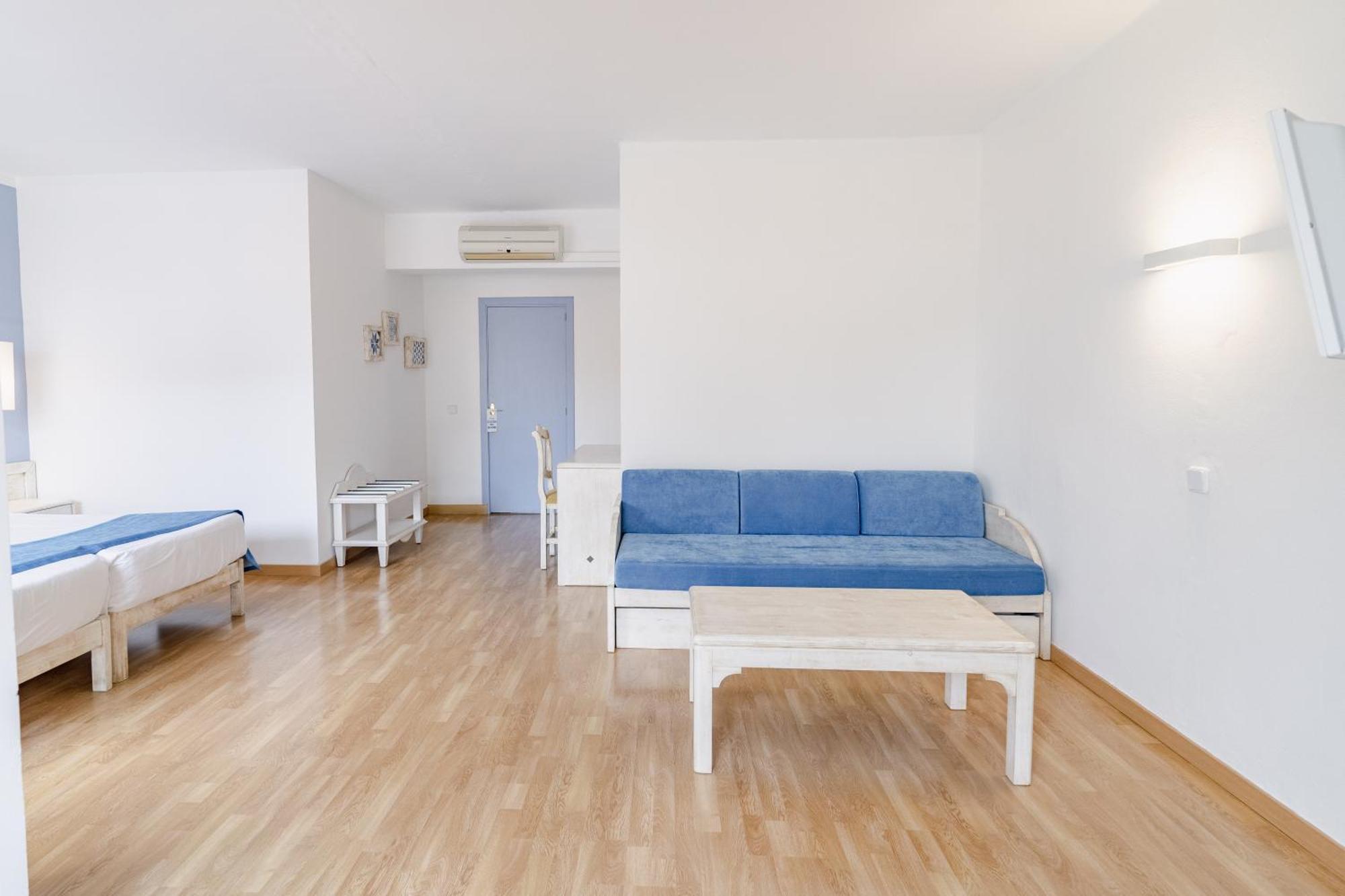 Hostal Hpc Porto Colom Eksteriør billede