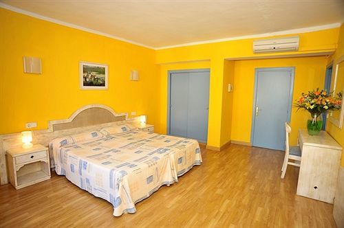 Hostal Hpc Porto Colom Eksteriør billede
