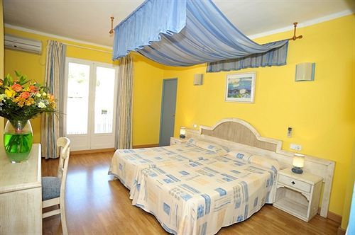 Hostal Hpc Porto Colom Eksteriør billede